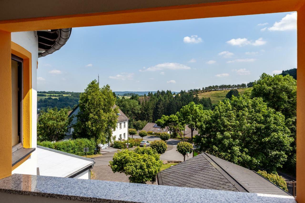 Landhotel Eifelblick Stadtkyll Exterior foto